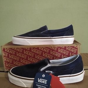 This an Unisex Vans Classic Slip On 9 (Anaheim fac